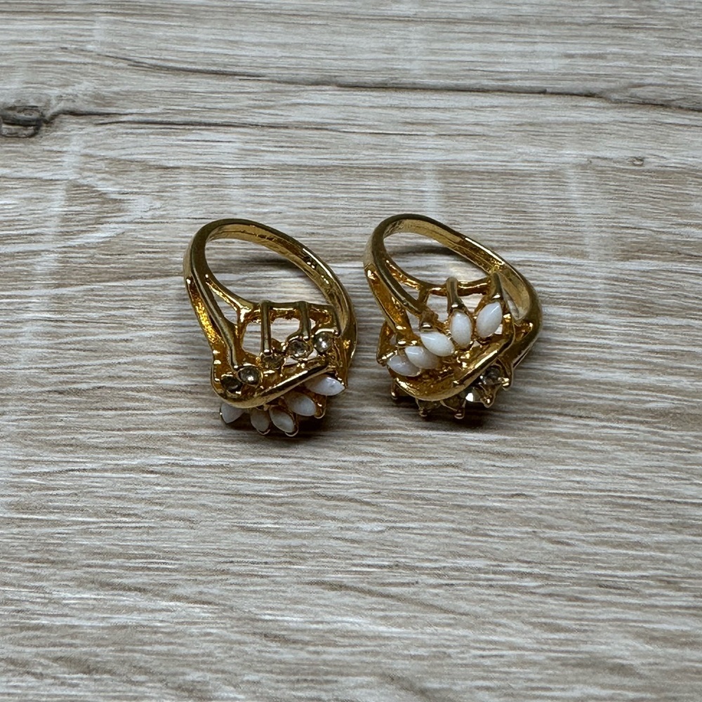 2 Elegant Gold Plated and White Floral Ring Pair Both SZ 7